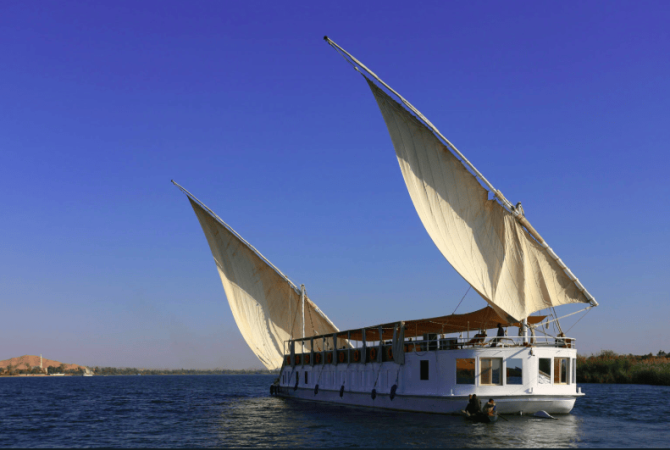 Dahabeya (program KHNOUM) 1 night hotel and 4 nights from Esna to Aswan