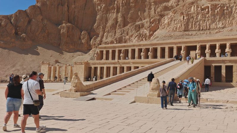 Nut (Overnight Luxor - Dendera -Hot air balloon rising)